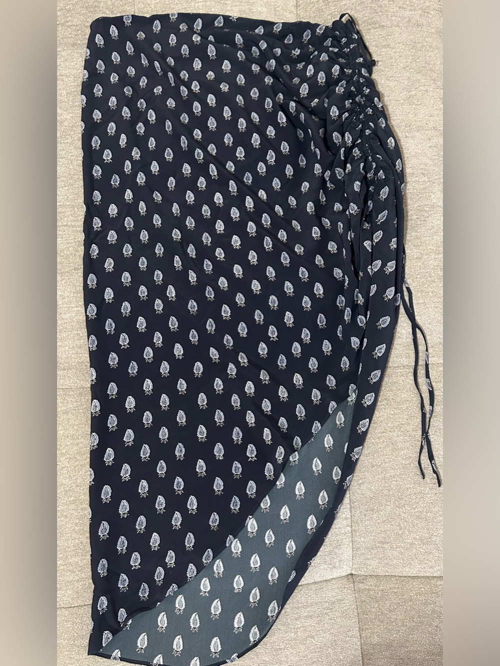 Banana Republic 100% Silk Navy Blue Paisley-Style Skirt Resort Beachwear